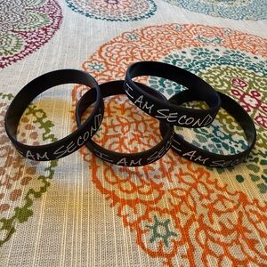 4 NWT Black 'I Am Second' silicone bracelets